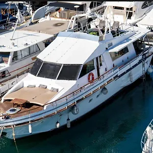 Aloha Boat Hotel en barco Barcelona