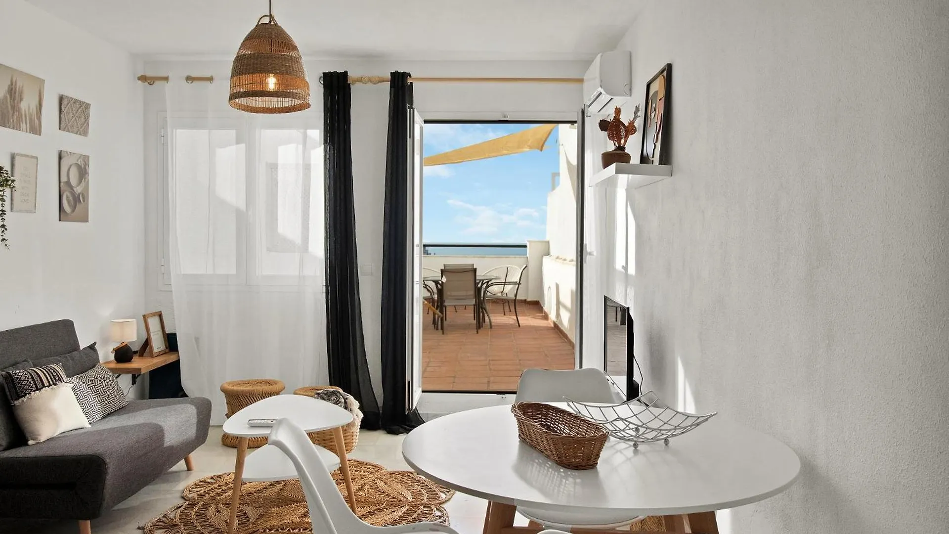 Apartamento Duplex Estilo Boho Con Increible Terraza Y Vistas Al Mar En Estepona - Las Abejeras 609 España